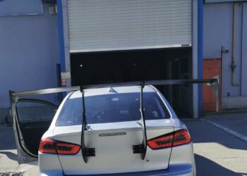 Caterincă pe pagina de Facebook a Registrului Auto Român pe seama unui individ care voia să își omologheze spoilerul improvizat