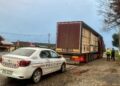 VIDEO Echipa activistului de mediu Daniel Bodnar i-a pus iar la treabă pe polițiști. Un camion care transporta ilegal peste 50 de metri cubi de cherestea a fost confiscat