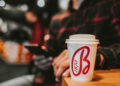 O femeie a rămas fără telefon, după ce și l-a uitat pe tejgheaua cafenelei Zireto din centrul Sucevei