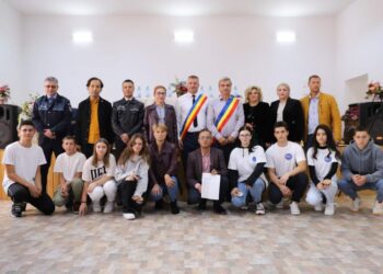 IPJ Suceava și două asociații au derulat o acțiune prin care se încearcă integrarea sau reintegrarea în sistemul de educație a copiilor defavorizați: „Un rucsac folosit poartă aceleași vise de copil ca unul nou”