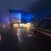 FOTO Accident rutier la ieșire din Poiana Stampei spre Bistrița. Șoferul unui camion acuză dureri la un picior
