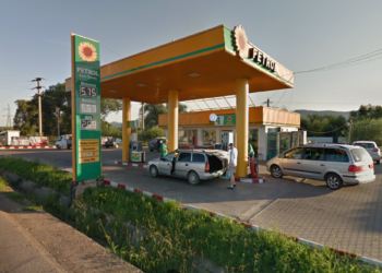 Un șofer, care a lovit cu mașina un frigider din fața unei benzinării din Vicovu de Sus, a fost amendat cu 3.045 de lei