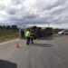 FOTO O betonieră s-a răsturnat într-unul dintre sensurile giratorii de pe centura Rădăuțiului