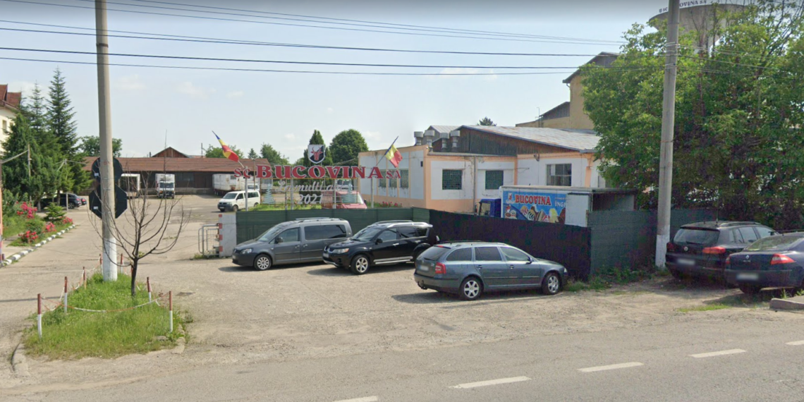 O tânără de 23 de ani, angajată la fabrica de produse lactate Bucovina, a ajuns la spital după ce și-a ars fața cu acid sulfuric