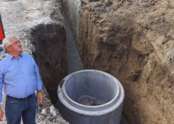 Lucrările la rețeaua de canalizare menajeră de pe strada Ștrandului pot începe din clipă-n clipă. Primăria Suceava a emis autorizația de construire în acest sens