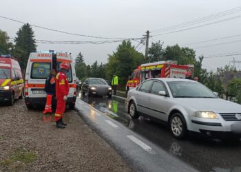 FOTO Carambol pe raza localității Vadu Moldovei. Cinci autovehicule au fost implicate