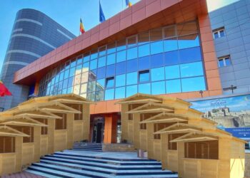 Primăria Suceava a cumpărat 10 chioșcuri din lemne, pentru Piața Ițcani, cu circa 15.000 de euro