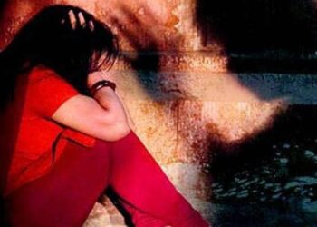 O tânără din Suceava a fost la un pas de condamnare, după ce a dat de gustul drogurilor fiind ”ajutată” de iubitul ei. Mama tinerei: „În pușcărie cu voi, să vă drogați acolo. Doar acolo mai ai o șansă să te corectezi”