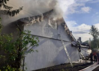 FOTO Incendiu izbucnit la o gospodărie din Dornești