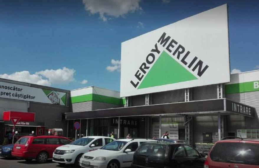 Tânăr prins la furat din Leroy Merlin. Hoțul a încercat să fure un încărcător pentru acumulatori