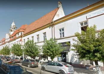 Primăria Rădăuți plătește circa 68.000 de euro pentru a repara fațada laturii de sud și acoperișul ”Patrulater”-ului