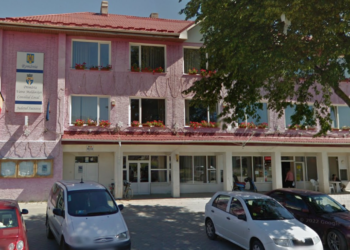 Primăria Vatra Moldoviței plătește circa 105.000 de euro pentru „lucrări de drumuri și alte suprafețe pietruite în satul Ciumârna”