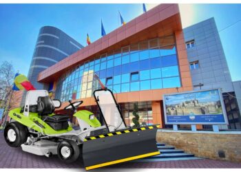 Primăria Suceava a cumpărat un tractoraș de tuns și de tocat iarba, cu peste 10.000 de euro
