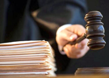 Unul dintre indivizii care i-au bătut pe fiica primăriței din Capu Câmpului și pe iubitul tinerei a fost condamnat definitiv la un an de închisoare cu suspendare. Colegul său nu a primit, încă, nicio pedeapsă