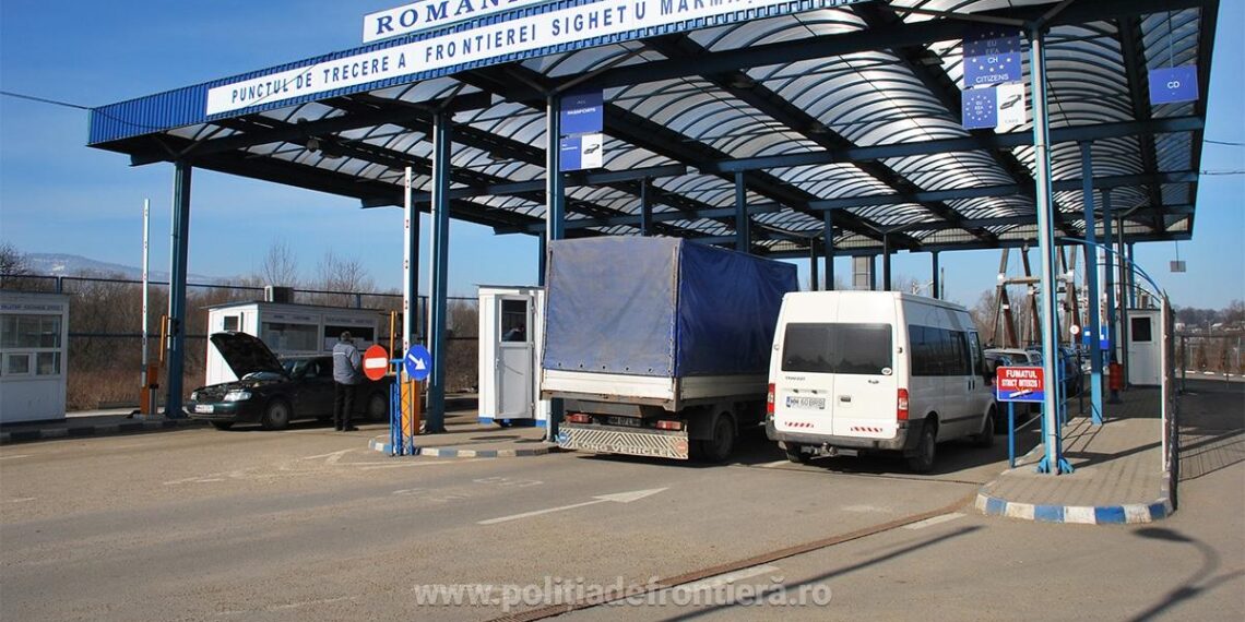 Un tânăr de 20 de ani, cu permisul de conducere suspendat, prins de polițiștii de frontieră în timp ce încerca să treacă din Ucraina în România prin PTF Siret
