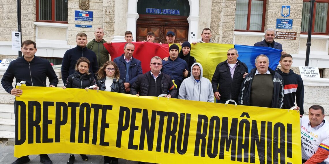 VIDEO AUR a organizat un protest în fața Palatului Administrativ Suceava: „Doar împreună ne putem lua țara înapoi”