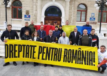 VIDEO AUR a organizat un protest în fața Palatului Administrativ Suceava: „Doar împreună ne putem lua țara înapoi”