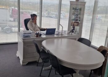 Firma Euroluc Trans face haz de necaz după ce patronul societății a poposit 24 de ore în Arestul IPJ Suceava: „Fiți liniștiți, șeful e la muncă, după o scurtă vizită la ‹Beciul Domnesc›”