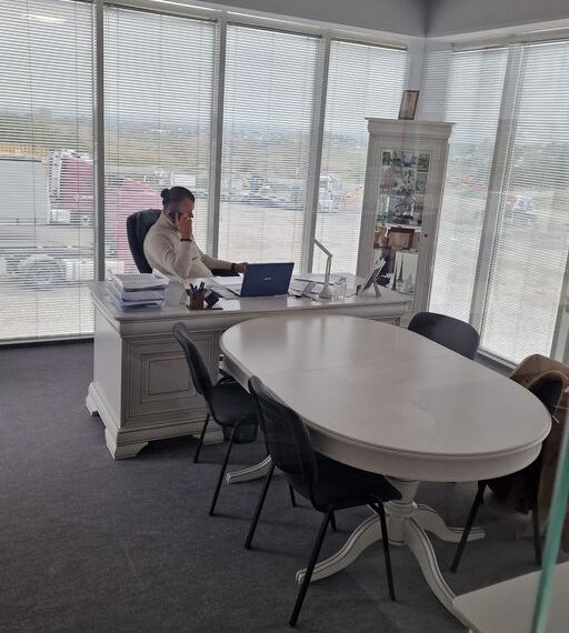 Firma Euroluc Trans face haz de necaz după ce patronul societății a poposit 24 de ore în Arestul IPJ Suceava: „Fiți liniștiți, șeful e la muncă, după o scurtă vizită la ‹Beciul Domnesc›”