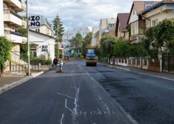 Strada Republicii din Suceava, cea mai intens tranzitată de mașini de lux, a fost reabilitată