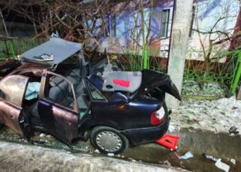 Un an și o lună de închisoare cu suspendare pentru un șofer care a fost la un pas de moarte, după ce a băut câteva beri și s-a urcat la volan. Autoturismul a fost spulberat