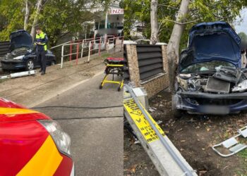FOTO Un autoturism, în care se aflau două femei, s-a izbit într-un cap de pod de pe raza localității Milișăuți