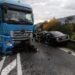 FOTO Un șofer în vârstă de 26 de ani a murit după ce s-a izbit într-un camion pe raza municipiului Câmpulung Moldovenesc