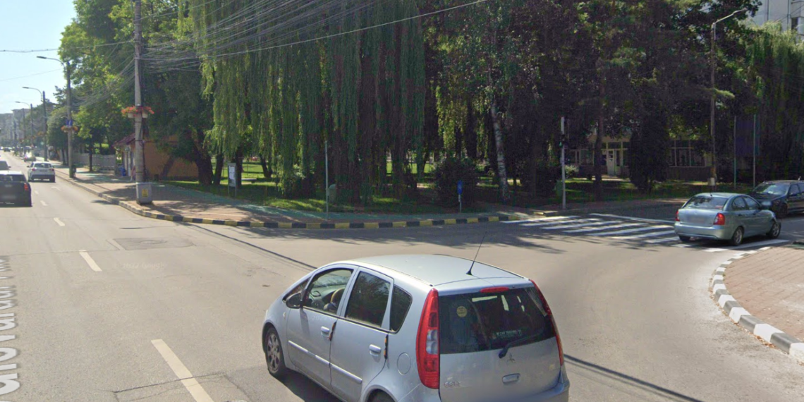 O femeie a fost lovită de un mopedist fără permis, la doi pași de SJU Suceava. Victima traversa strada regulamentar