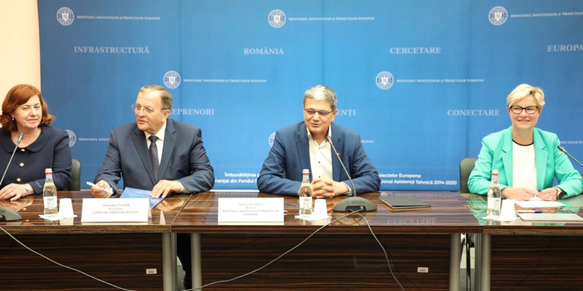 Ministrul Investițiilor a semnat contractele de finanțare pentru renovarea a două mănăstiri și două biserici de lemn din județul Suceava