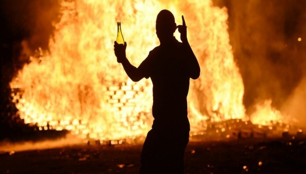 Individul care a incendiat la comandă șura unui consătean din Mihoveni a fost condamnat la închisoare cu suspendare. Bărbatul care a instigat la distrugere a primit doi ani și opt luni de închisoare