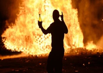 Individul care a incendiat la comandă șura unui consătean din Mihoveni a fost condamnat la închisoare cu suspendare. Bărbatul care a instigat la distrugere a primit doi ani și opt luni de închisoare