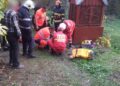 FOTO Pompierii militari suceveni au salvat o femeie căzută într-o fântână din Siret