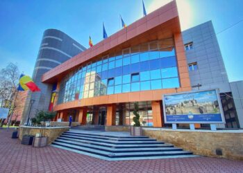 Primăria Suceava a semnat contracte pentru energie electrică cu E.ON, având tarife de 10 ori mai mari decât anul trecut: „Sper ca de anul viitor să facem și noi, Primăria, un contract mai avantajos cu Hidroelectrica sau Nuclearelectrica”