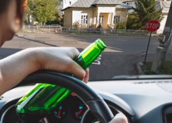 Un fălticenean mut de beat a provocat un accident rutier, după ce a ignorat semnificația unui indicator STOP