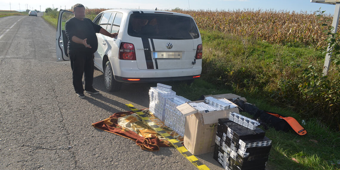 FOTO Polițiștii de frontieră au depistat un Touran încărcat cu țigări de contrabandă în valoare de circa 23.400 de lei