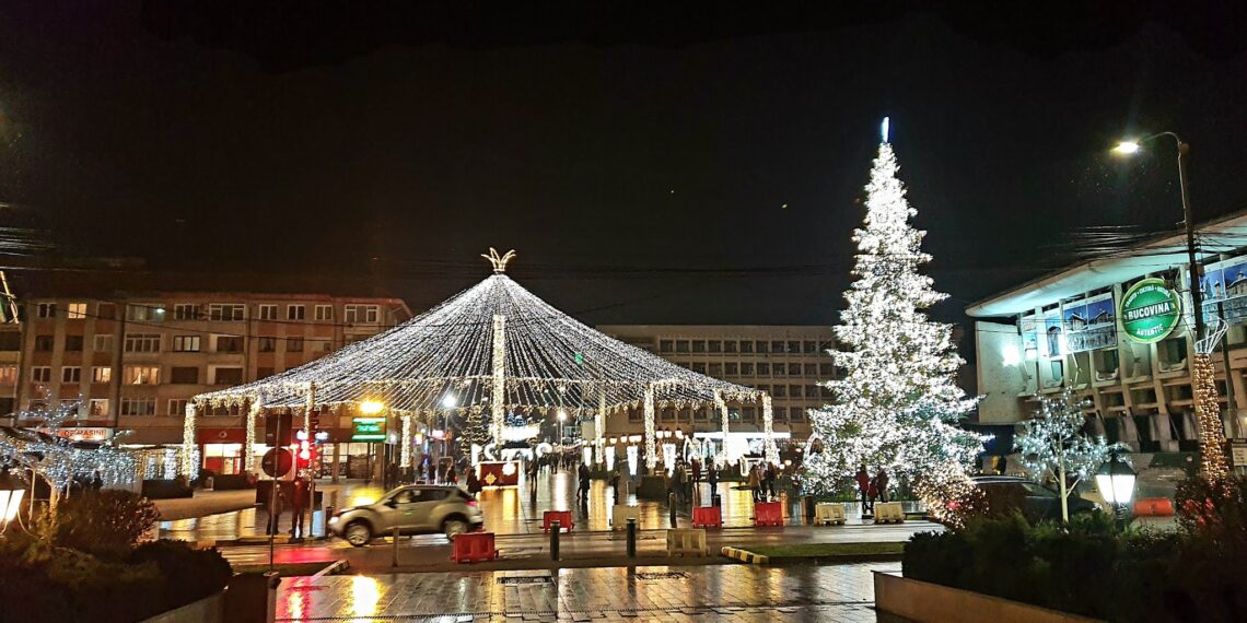 Primăria Suceava a eliberat autorizația de construirea pentru lucrările de amenajare ornamentală a bradului din centrul municipiului reședință de județ