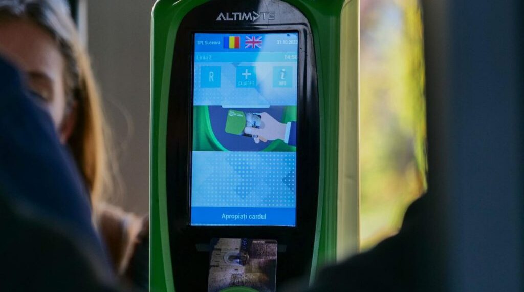 Încasările la TPL Suceava au crescut cu peste 40% de la punerea în funcțiune a sistemului E-ticketing. Primarul a evitat să răspundă concret dacă taxatoarele nu vindeau bilete călătorilor