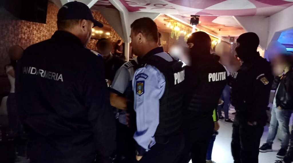 Polițiștii suceveni, din club în club. Oamenii legii au închis un astfel de local cu ocazia raitei date în cluburile din Câmpulung Moldovenesc