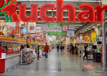 Două adolescente de 13 și 14 ani au încercat să fure ochelari din Auchan