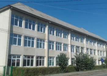 Primăria Dolhasca construiește un teren multisport pentru Liceul Tehnologic Oltea Doamna, cu peste 82.000 de euro