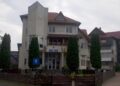 Primăria Putna plătește peste 56.000 de euro pentru refacerea curții unității administrative locale