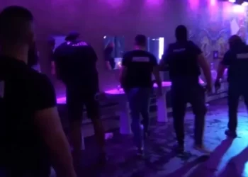 Polițiștii, pompierii, jandarmii și lucrătorii ITM, la clubul ”Qube” din Vatra Dornei. Aceștia au plecat cu circa 7.000 de lei din încasările localului din seara de vineri și au închis clubul pentru 30 de zile