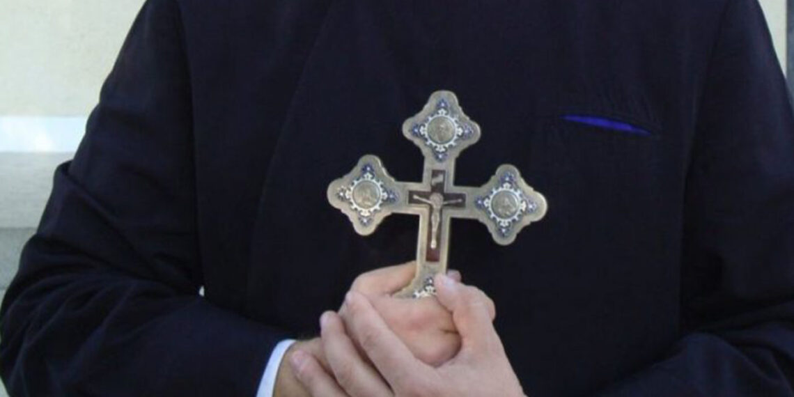 Preot sucevean condamnat la închisoare cu suspendare, după ce a fost prins la volanul unui autoturism fără a avea permis de conducere și a refuzat prelevarea mostrelor biologice