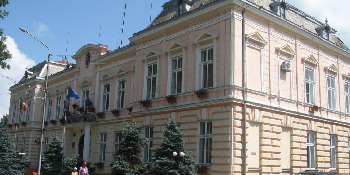 Doi PNL-iști rădăuțeni și-au dat demisia din partid după un scandal monstru pe seama decontărilor pentru cazarea refugiaților ucraineni. Directorul CSM Rădăuți ar fi cazat peste 430 de refugiați într-un apartament de 67 de metri pătrați