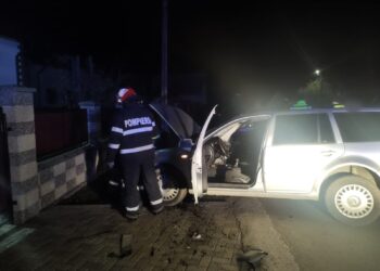 FOTO Accident mortal pe raza localității Bogdănești. Un bărbat de 37 de ani a decedat după ce autoturismul în care se afla s-a izbit într-un cap de pod
