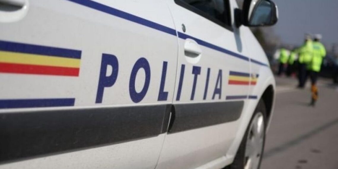 Doi pietoni, unul mai beat ca celălalt, au fost loviți de o mașină în localitatea Ilișești. Șoferul era angajat în depășirea unui autoturism, iar pietonii traversau strada