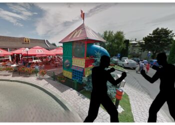 Bătaie în parcarea restaurantului McDonald’s din Suceava, între doi băitani de 19 ani