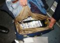 O femeie a fost amendată cu 20.000 de lei, după ce a fost prinsă având asupra sa 75 de pachete cu țigări de contrabandă