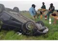 Peripețiile a patru indivizi care au devenit hoți după câteva pahare. Echipați cu mănuși și șosete pe mâini, aceștia au spart un magazin din Liteni, au furat semințe, băutură și altele, s-au încălzit la un foc de coceni și au ajuns pe mâinile polițiștilor după ce s-au răsturnat cu mașina