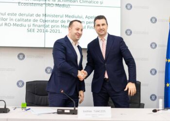 Viceprimarul Sucevei, Lucian Harșovschi, a semnat contractul în valoare de peste 8,6 milioane de lei, din fonduri norvegiene, pentru închiderea gropii de gunoi de la Ipotești